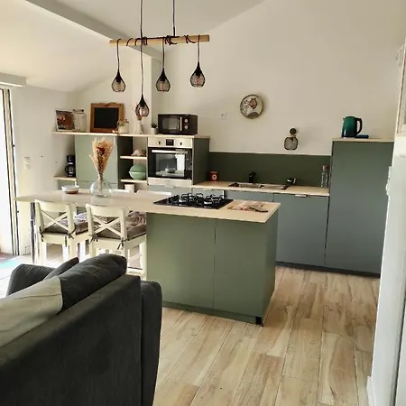 Maisonnette Neuve Et Commerces A Pied *