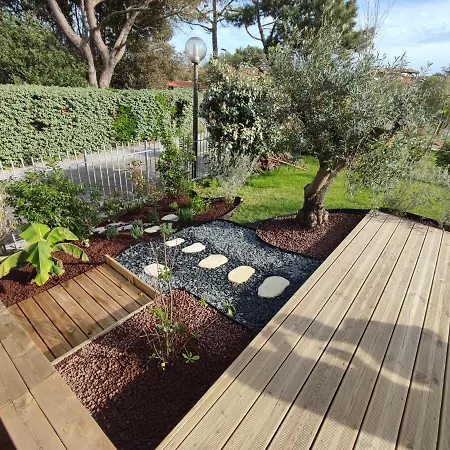 Maisonnette Neuve Et Commerces A Pied